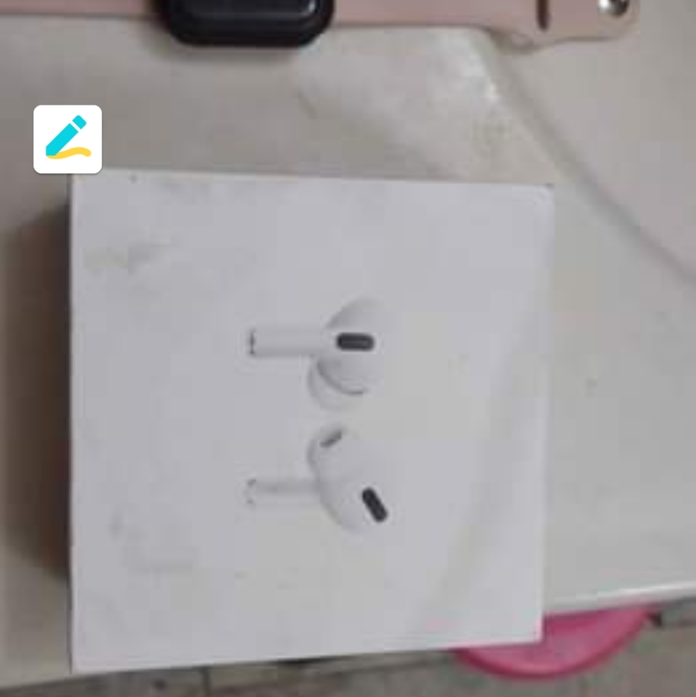 Apple air pods pro and apple watch series 4 40 mm